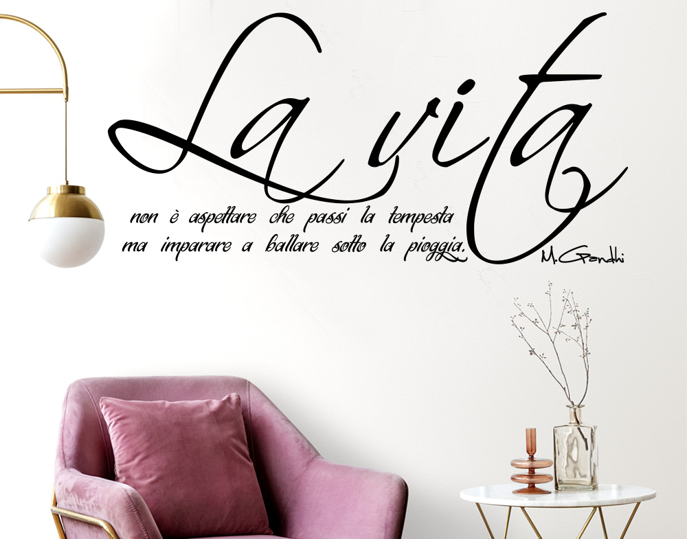 Adesivo Murale La vita non è aspettare che passi la tempesta