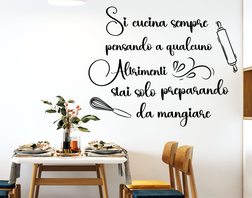 Adesivi murali cucina frasi Si cucina sempre pensando a qualcuno stickers da parete per la cucina